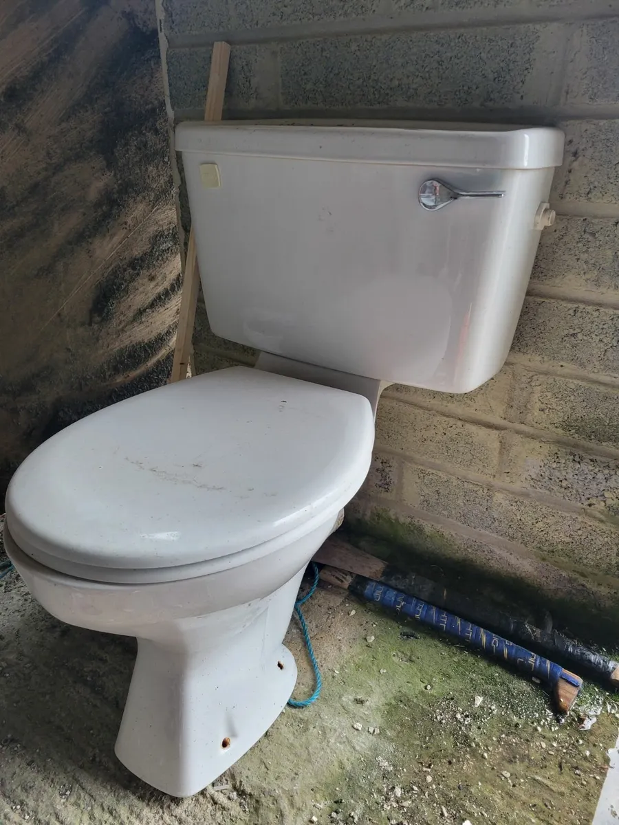 Toilet & Cistern