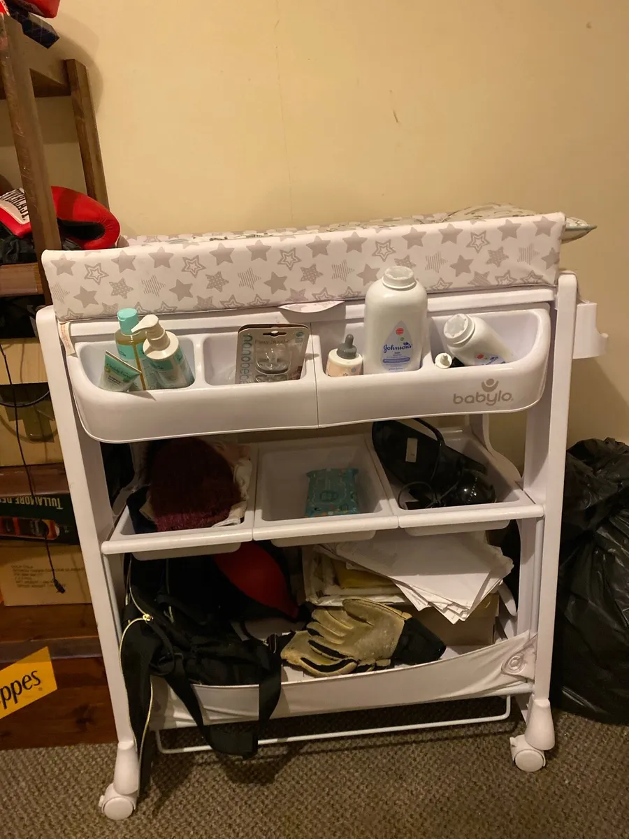 Nappy changing station - Image 1