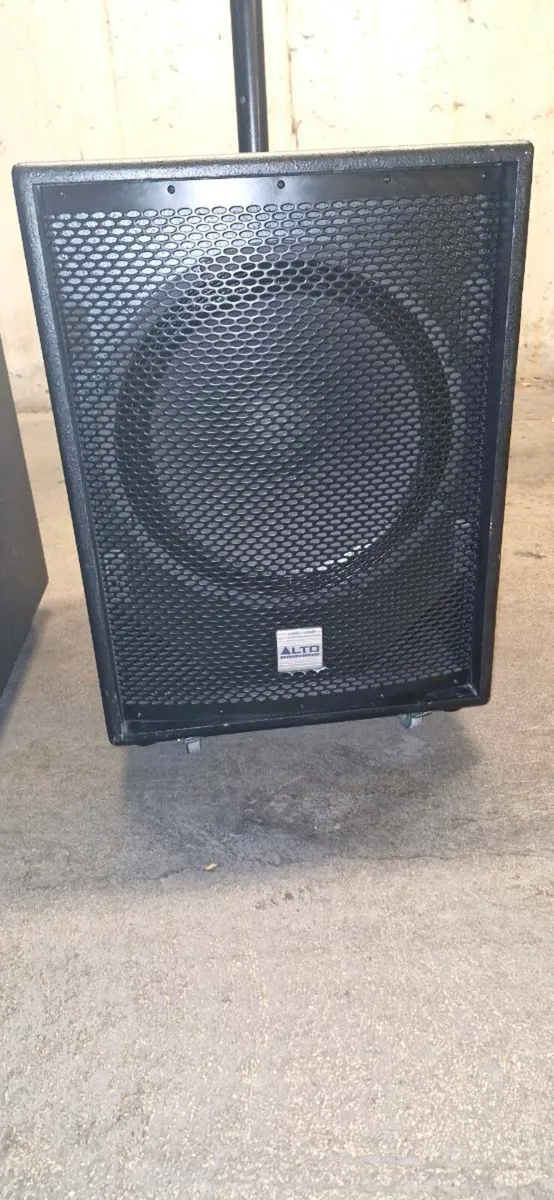 Pair Alto Truesonic 1200 watt bass subs - Image 2