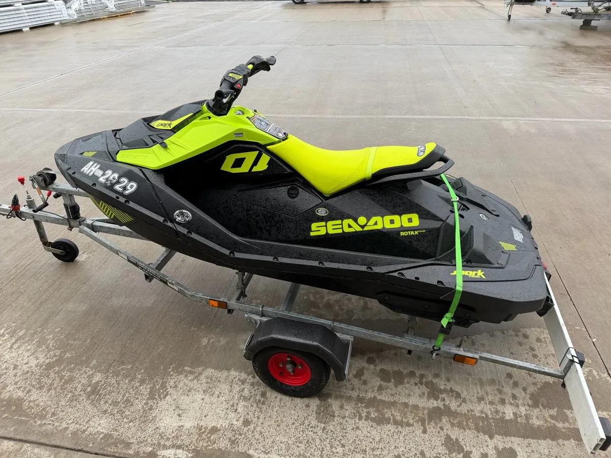 Seadoo spark trix 2023 jet ski - Image 2