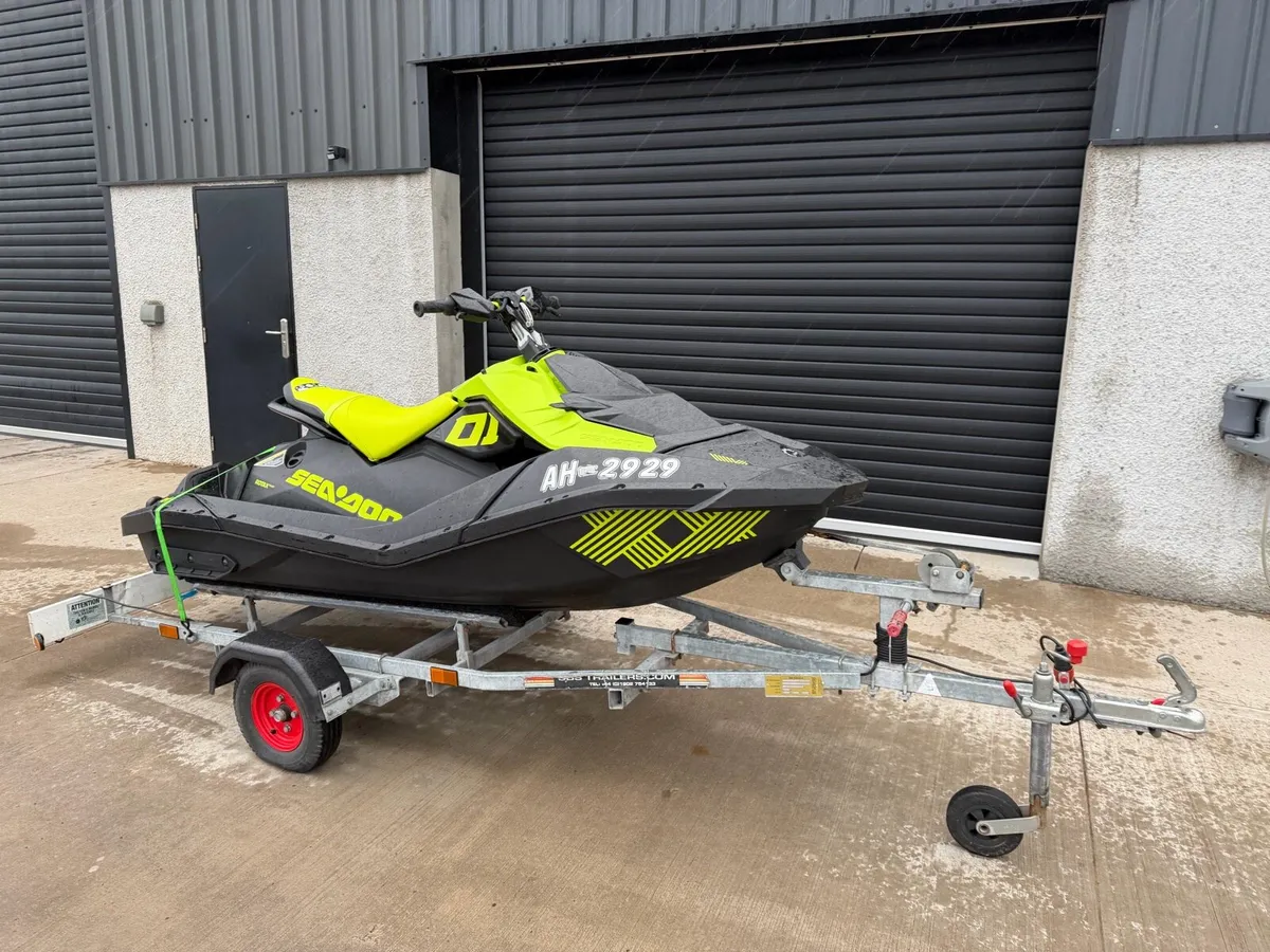 Seadoo spark trix 2023 jet ski - Image 3