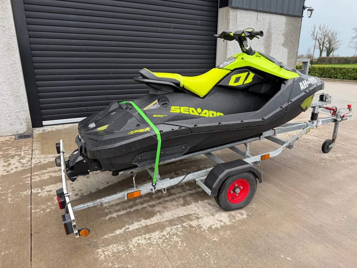 Seadoo spark trix 2023 jet ski - Image 4
