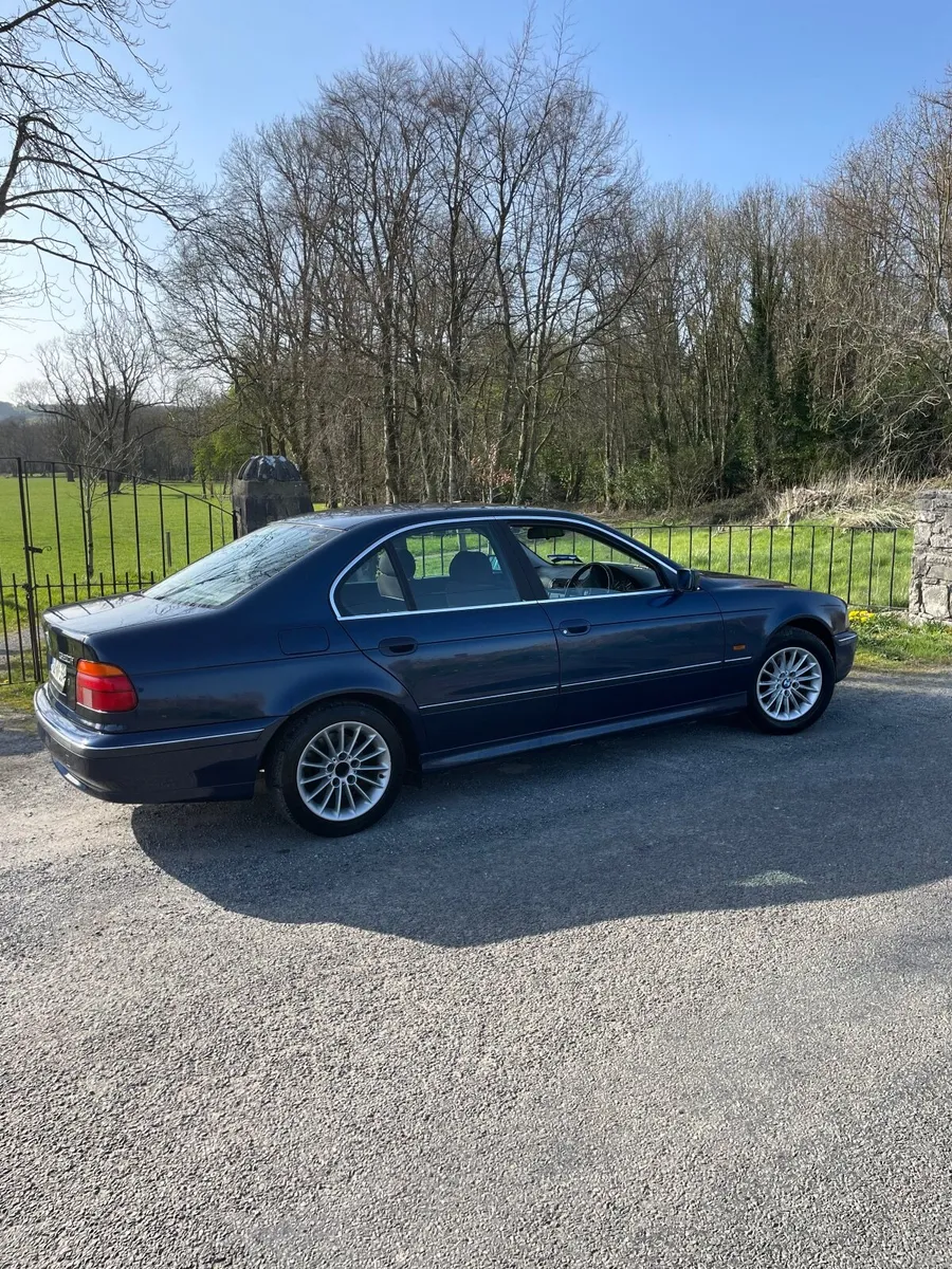 BMW 520I - Image 1