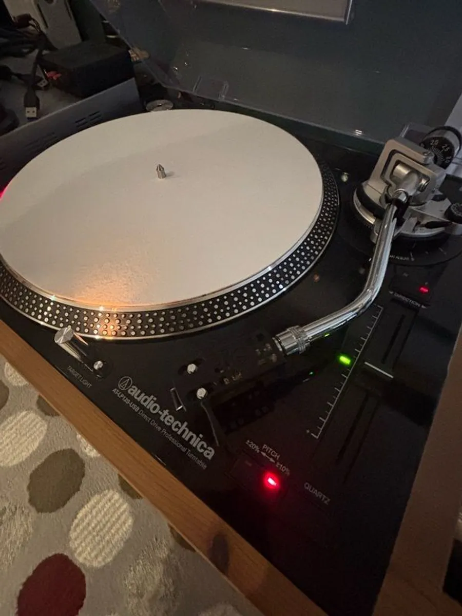 Turntable - Image 1