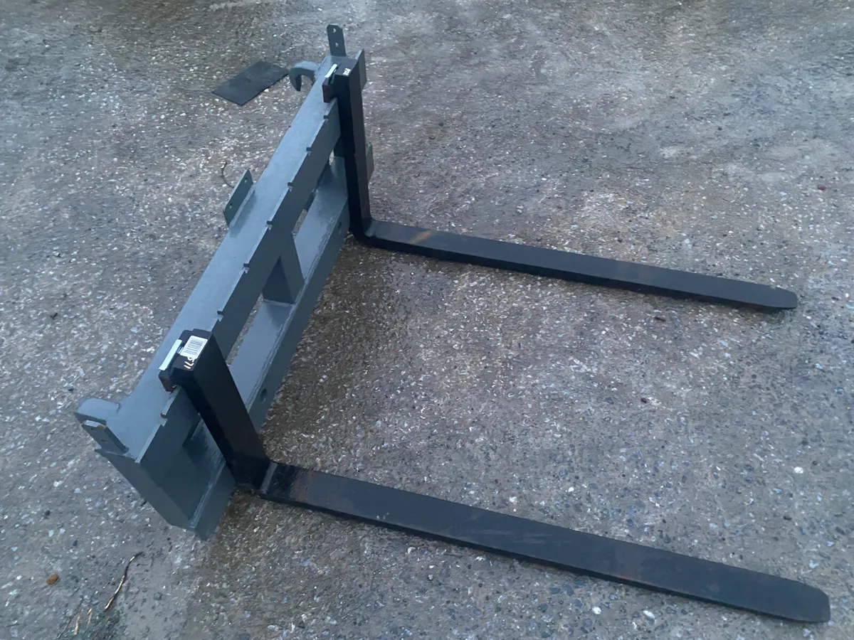 Pallet Forks New (18079) - Image 1