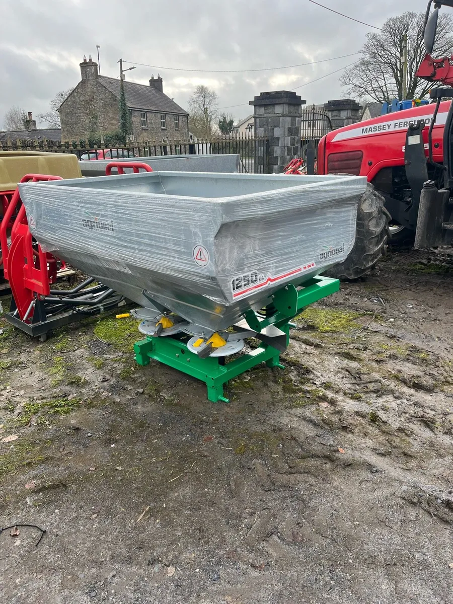 Fertiliser spreader - Image 3