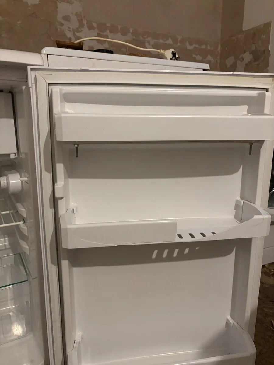 Undercounter fridge - Image 3