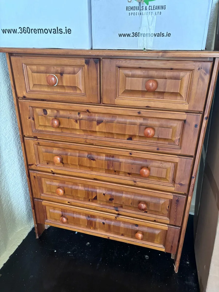 Solid wood chest of drawers