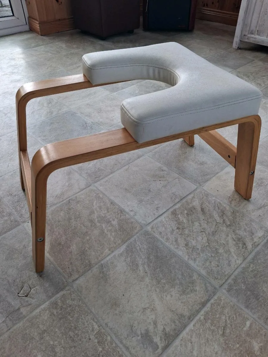 Yoga stool feetup - Image 1
