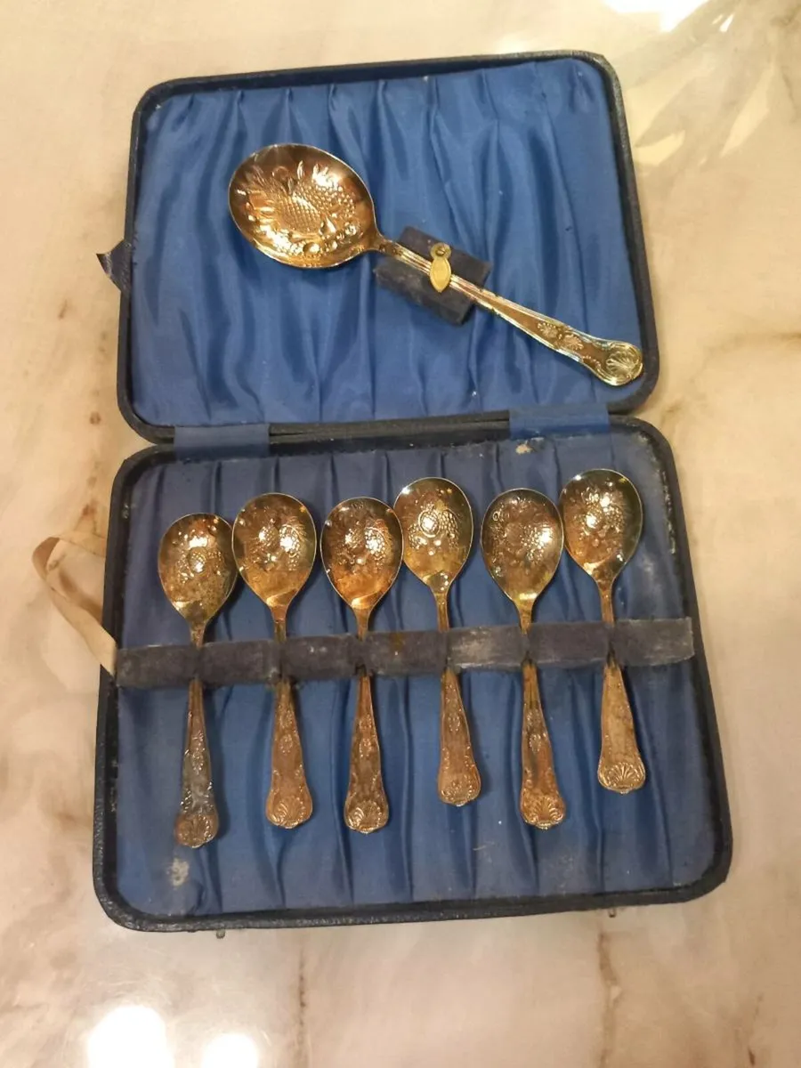 Fruit spoons set, needs clean D18 post 6e - Image 1