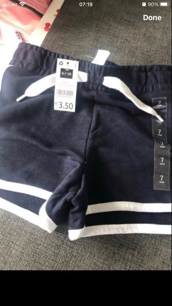Girls BNWT shorts age 6/7 €2 - Image 2