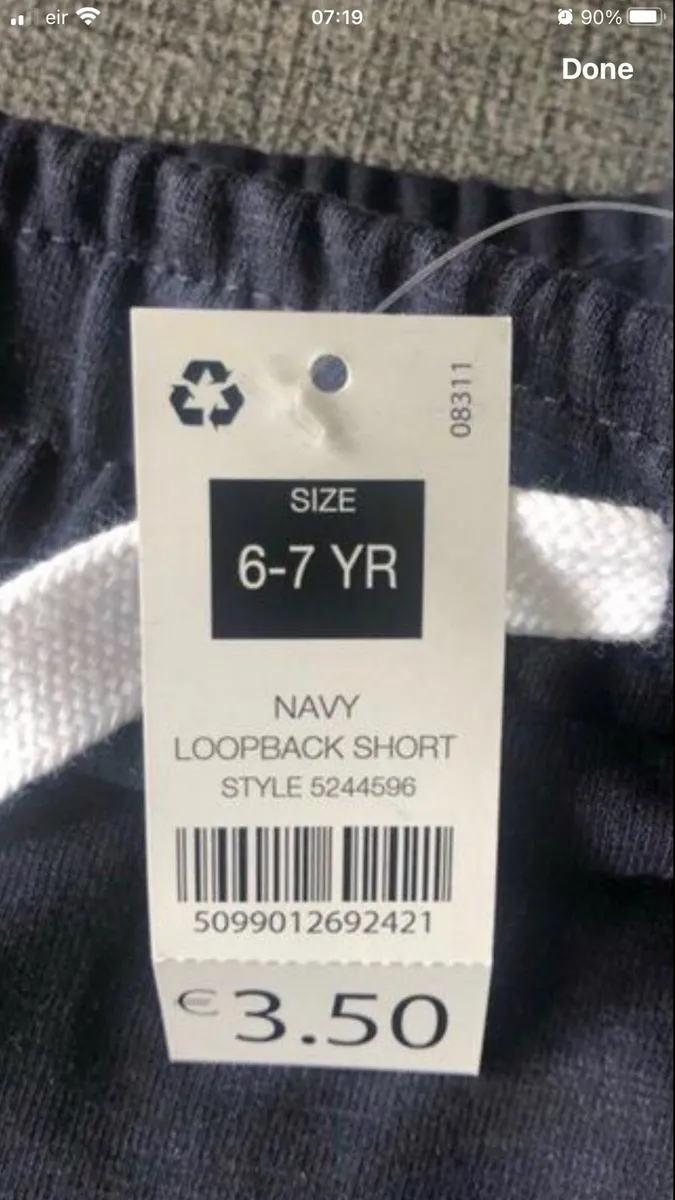 Girls BNWT shorts age 6/7 €2 - Image 3