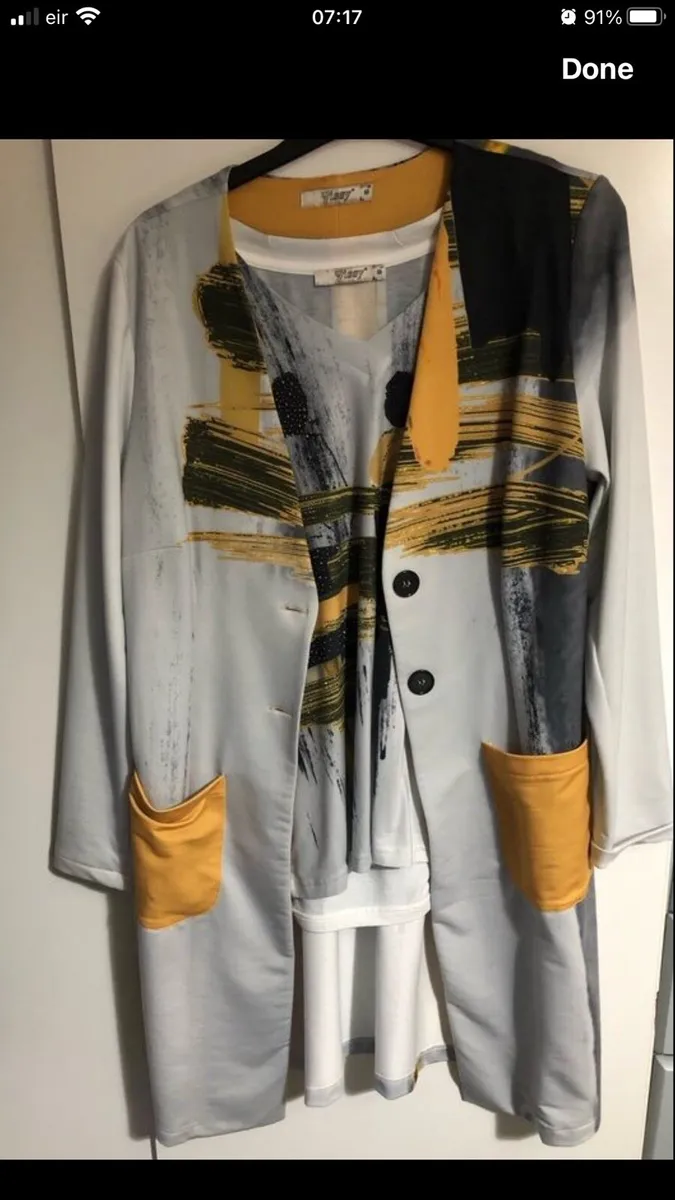 Ladies two piece suit size M €15 - Image 1