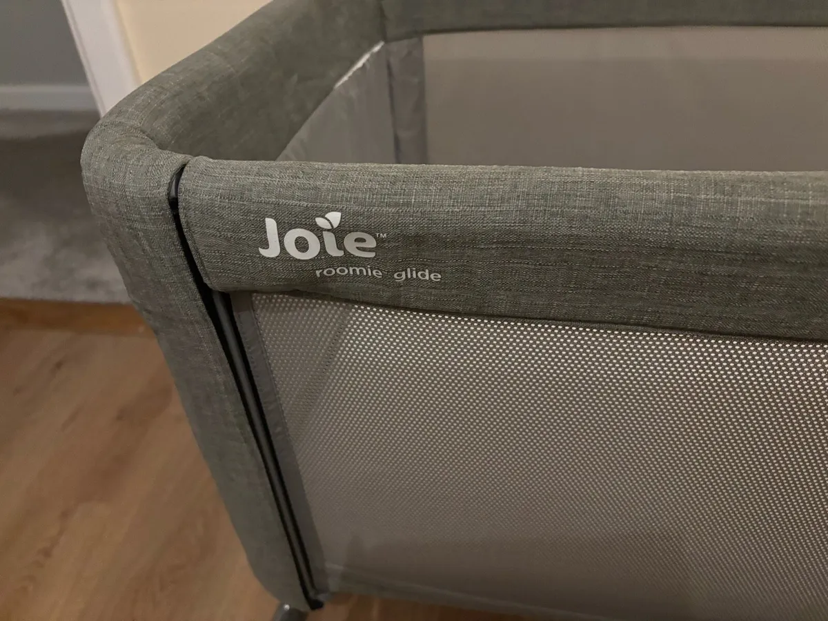 Joie Roomie Glide Next to Me Crib - Foggy Grey - Image 2