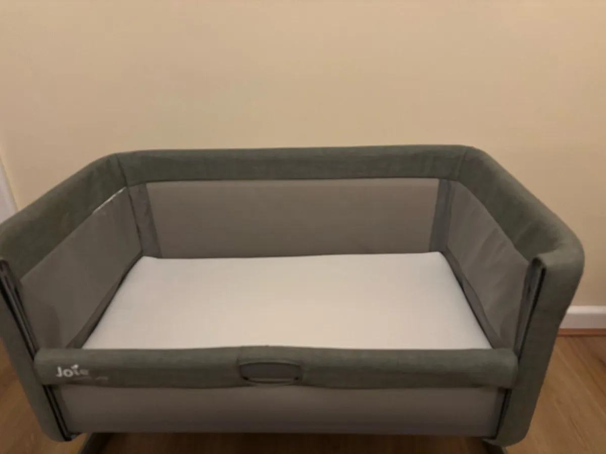 Joie Roomie Glide Next to Me Crib - Foggy Grey - Image 4