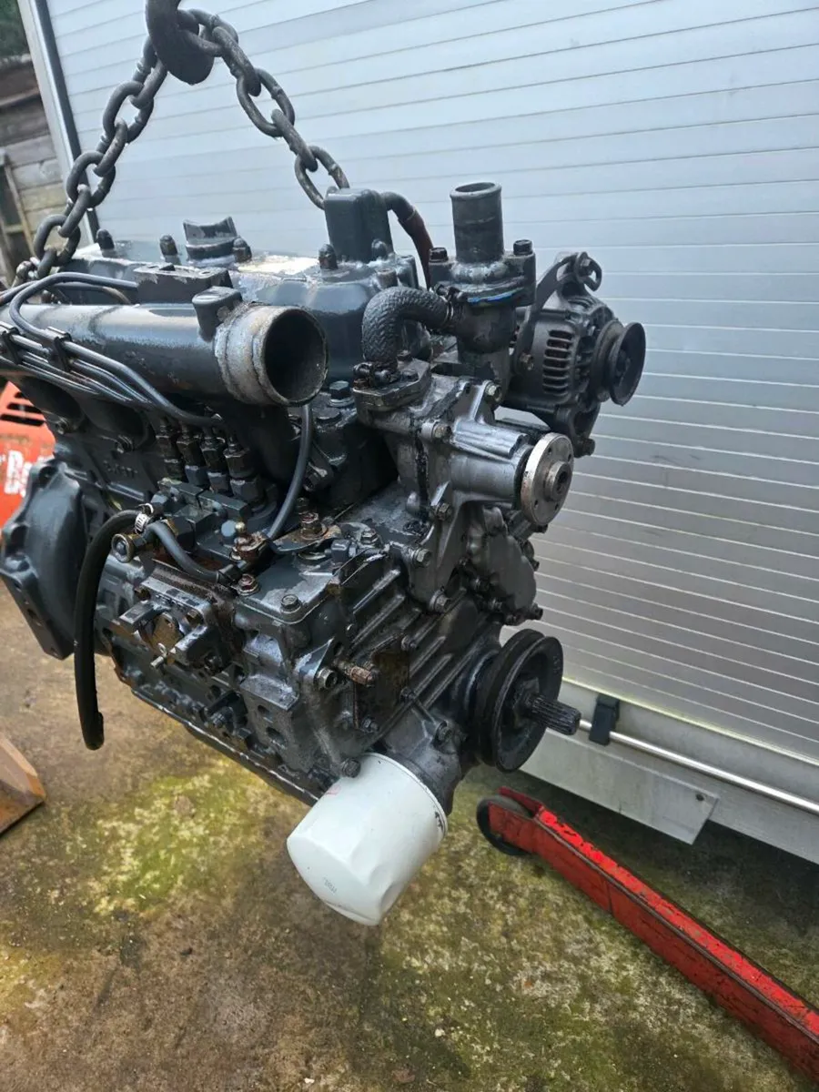 Kubota engine V2203 4 cylinder - Image 2