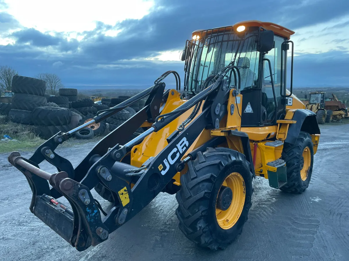 JCB 411 Loading Shovel - Image 2
