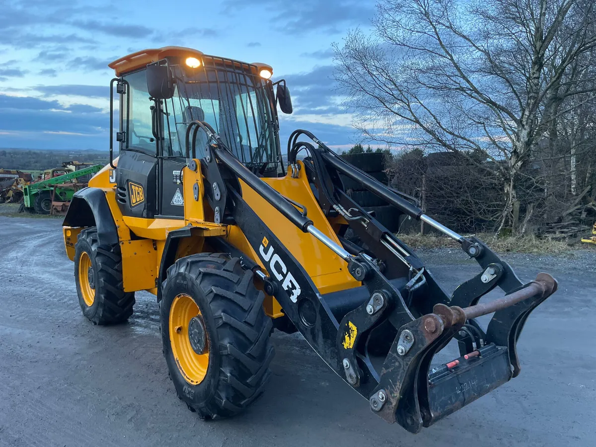 JCB 411 Loading Shovel - Image 3