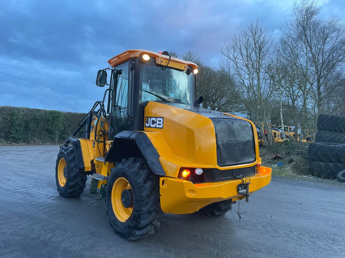 JCB 411 Loading Shovel - Image 4