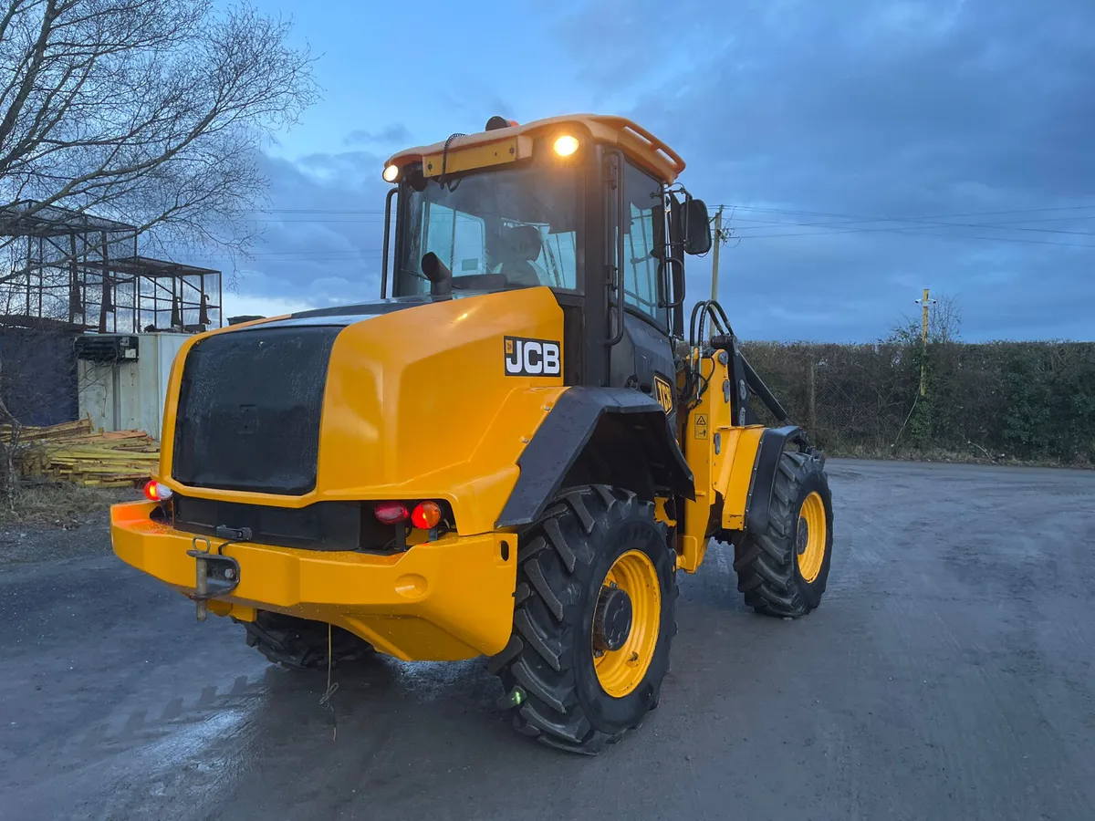 JCB 411 Loading Shovel - Image 1