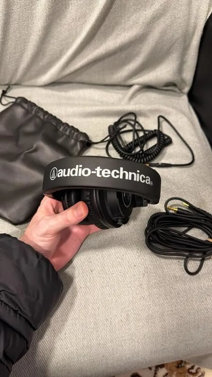 Audio-Technica M40x Professional Monitor Headphones Black - Image 1