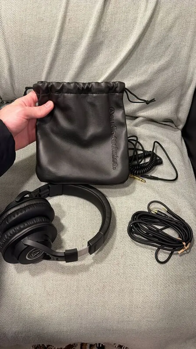 Audio-Technica M40x Professional Monitor Headphones Black - Image 3