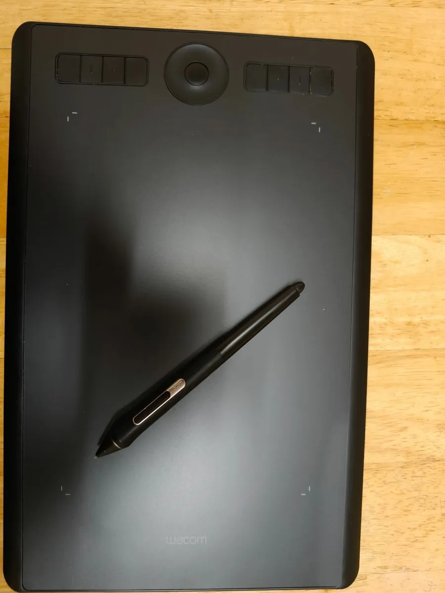 Wacom Intuos Pro Medium (PTH-660) – Like New - Image 1