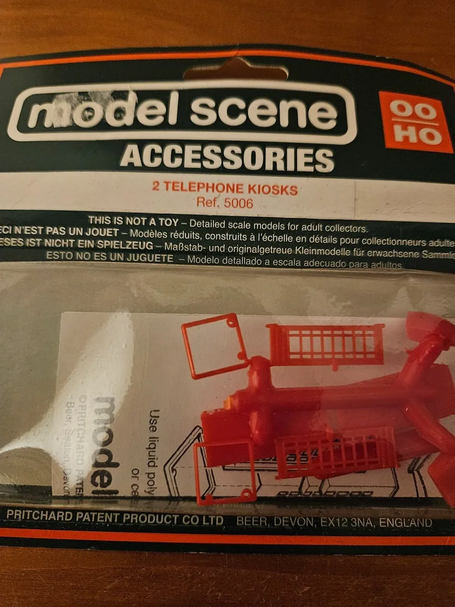 Hornby Model Scene Telephone Kiosks - Image 2