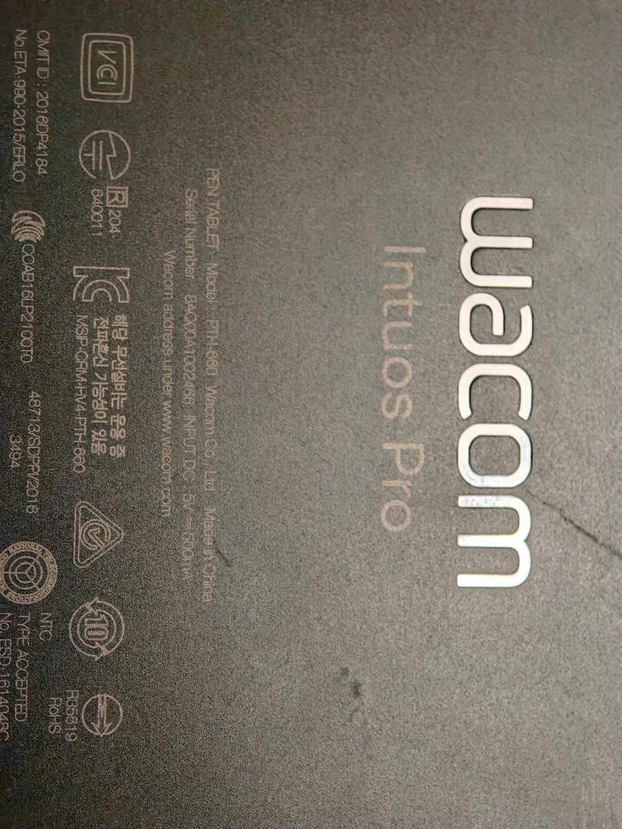 Wacom Intuos Pro Medium (PTH-660) – Like New - Image 2