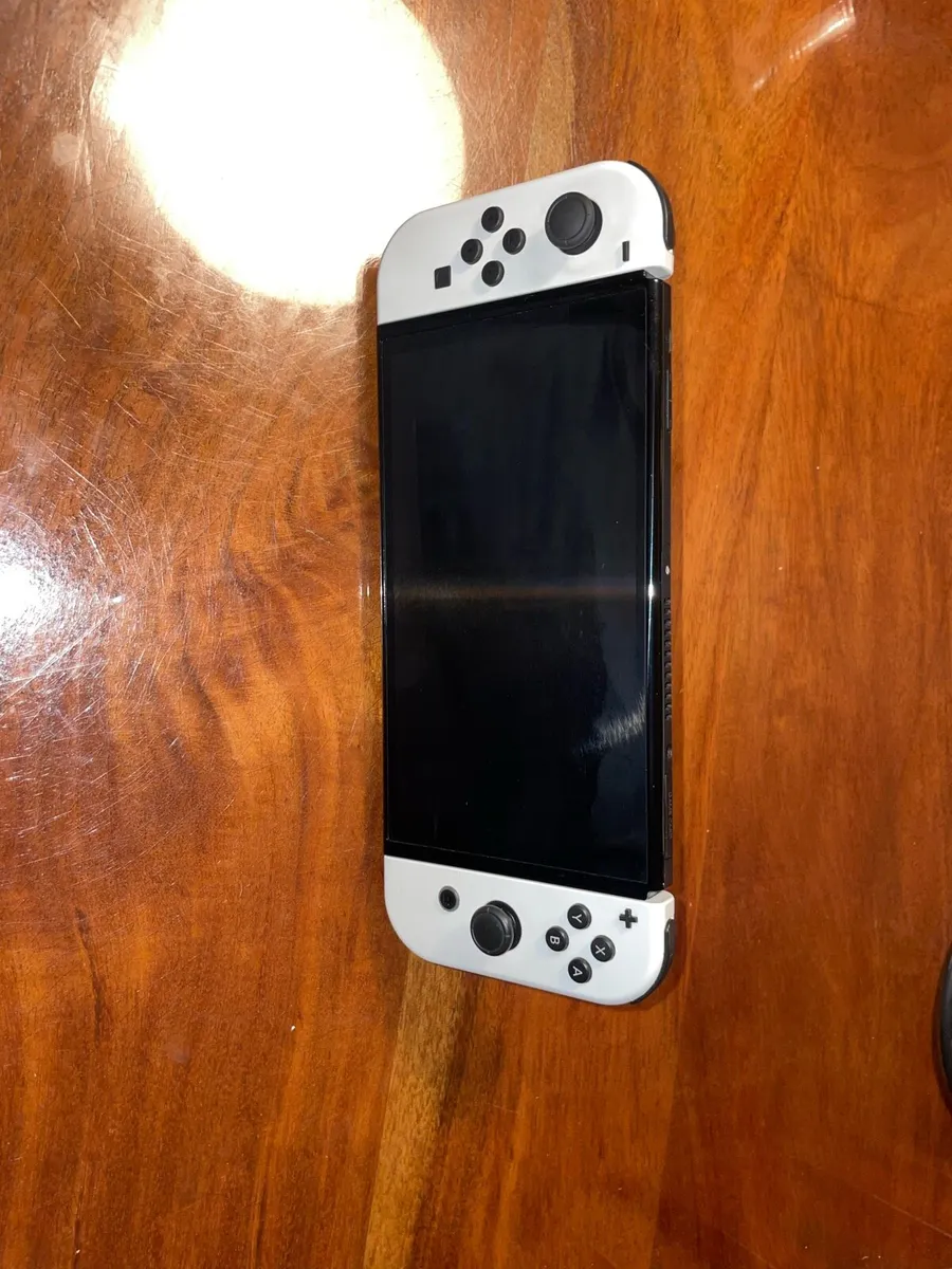 Nintendo Switch OLED Refurbished - Image 2
