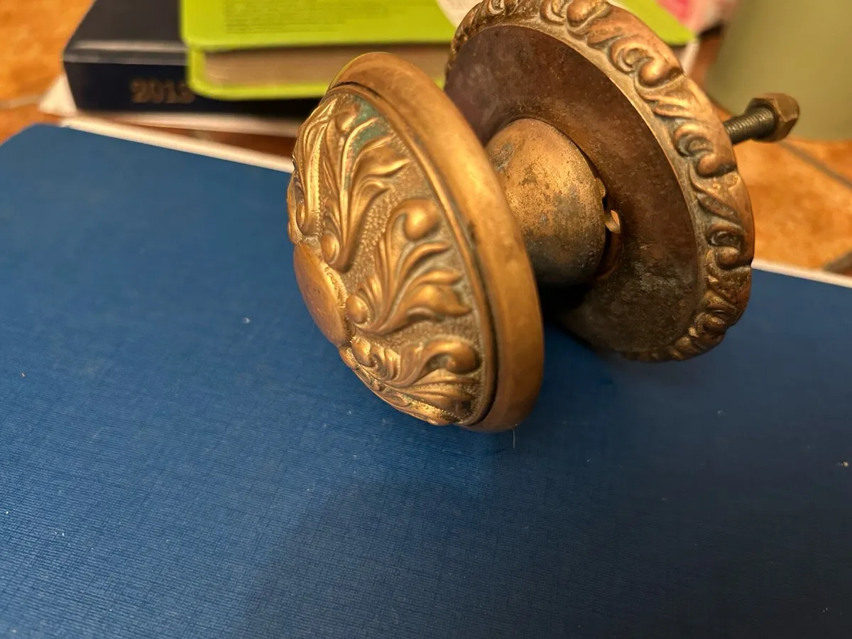 Solid Brass Pulling Knob for Exterior of Front Doo - Image 1