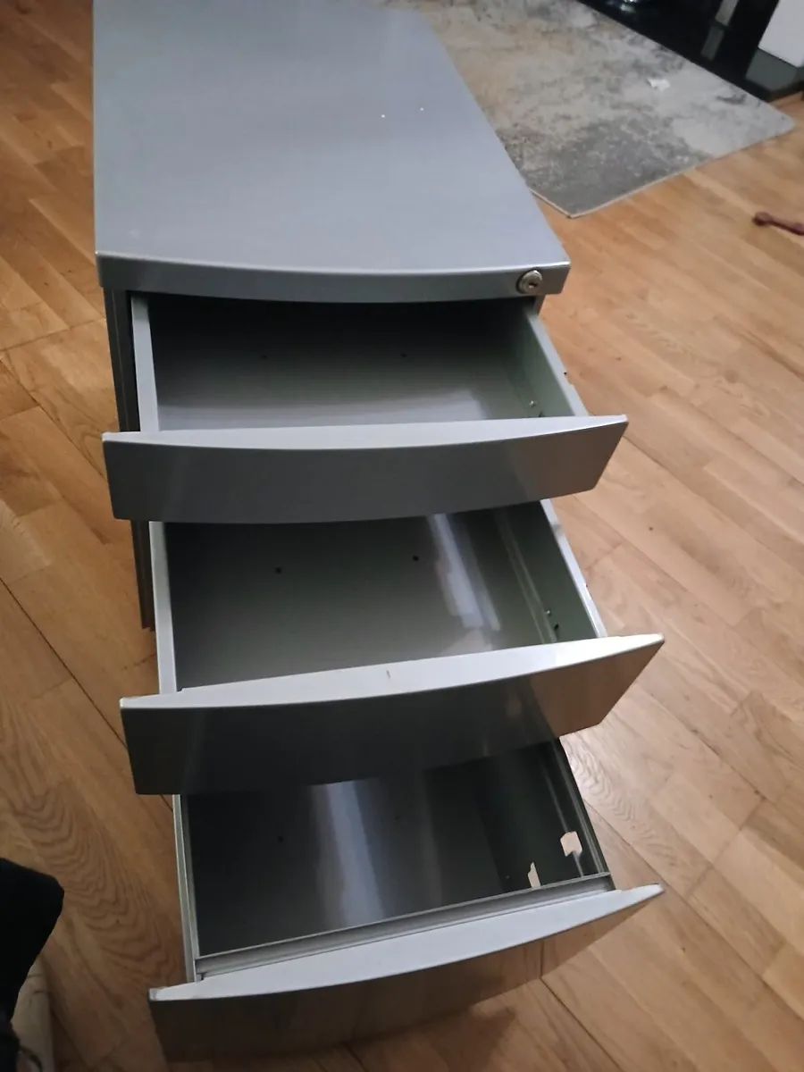 Filing cabinet - Image 1