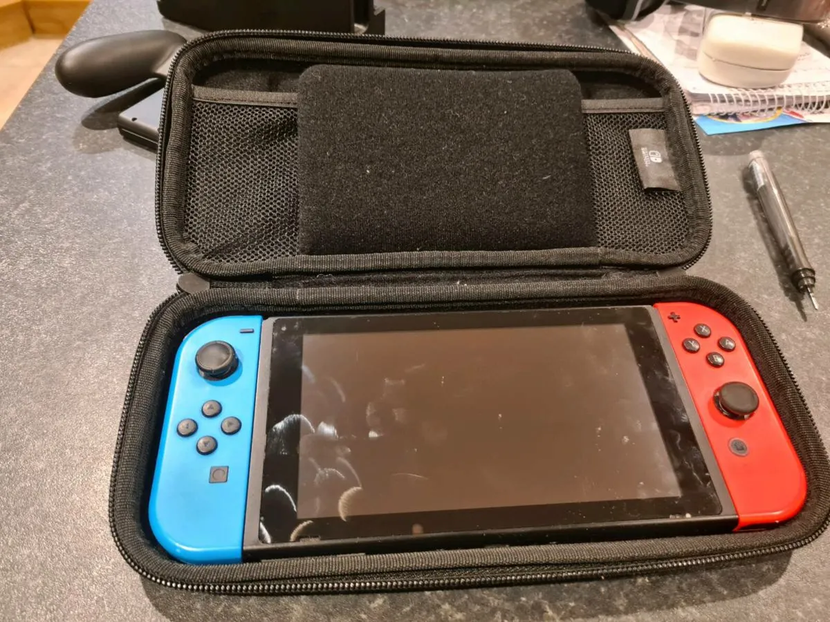 Nintendo Switch - excellent condition - Image 1