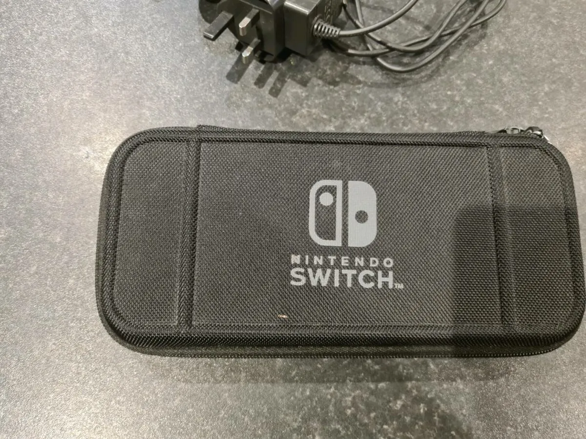 Nintendo Switch - excellent condition - Image 2