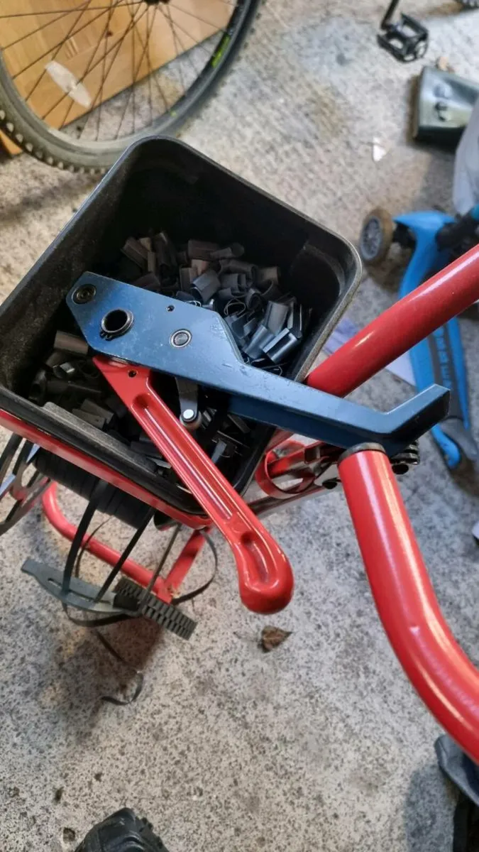 Manual Strapping / Banding Trolley with Tools - Image 2