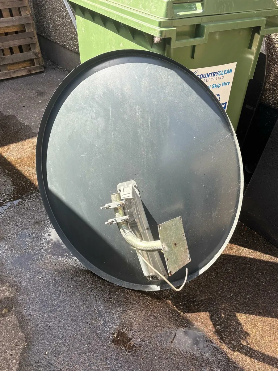 Satellite dish, mount and receiver - Image 1