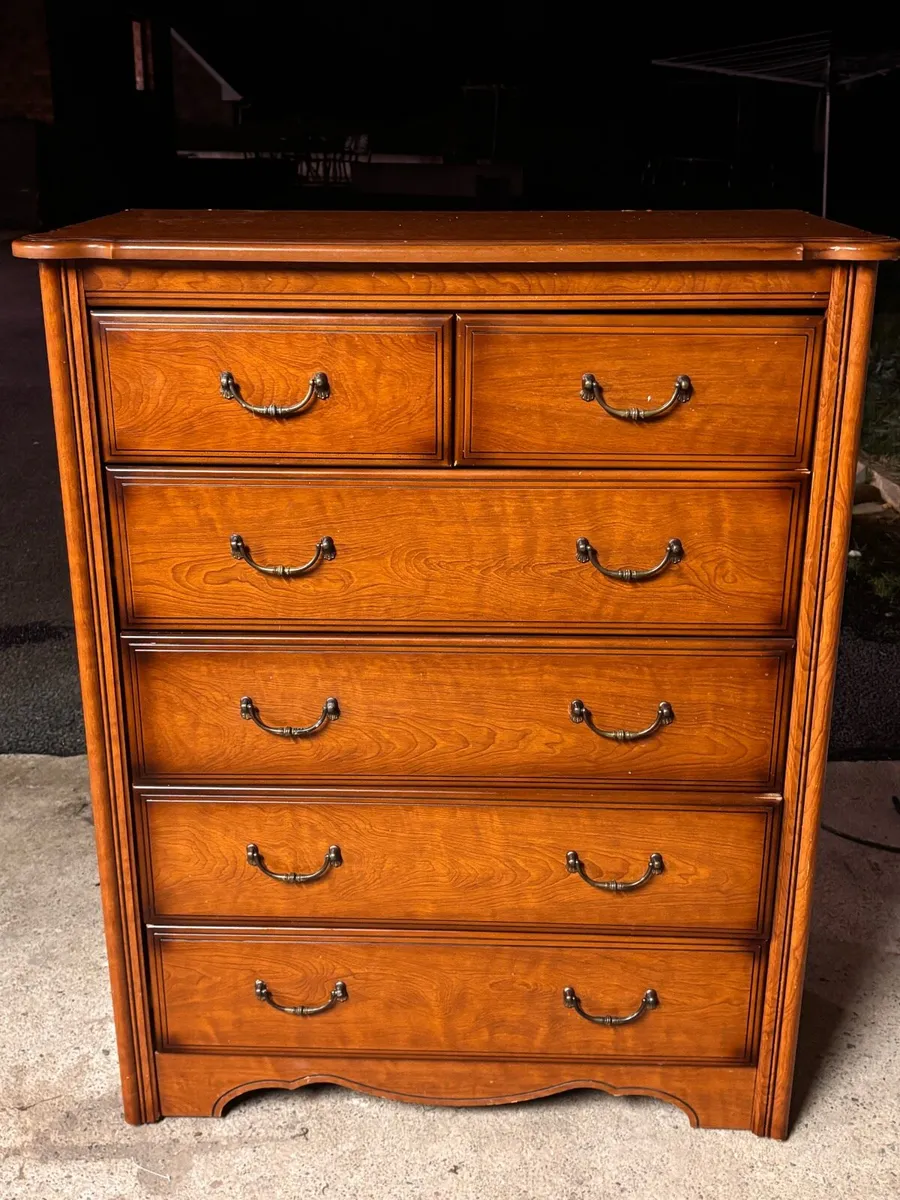 Solid Wooden Chest of Drawers with Triple Mirror - Image 2
