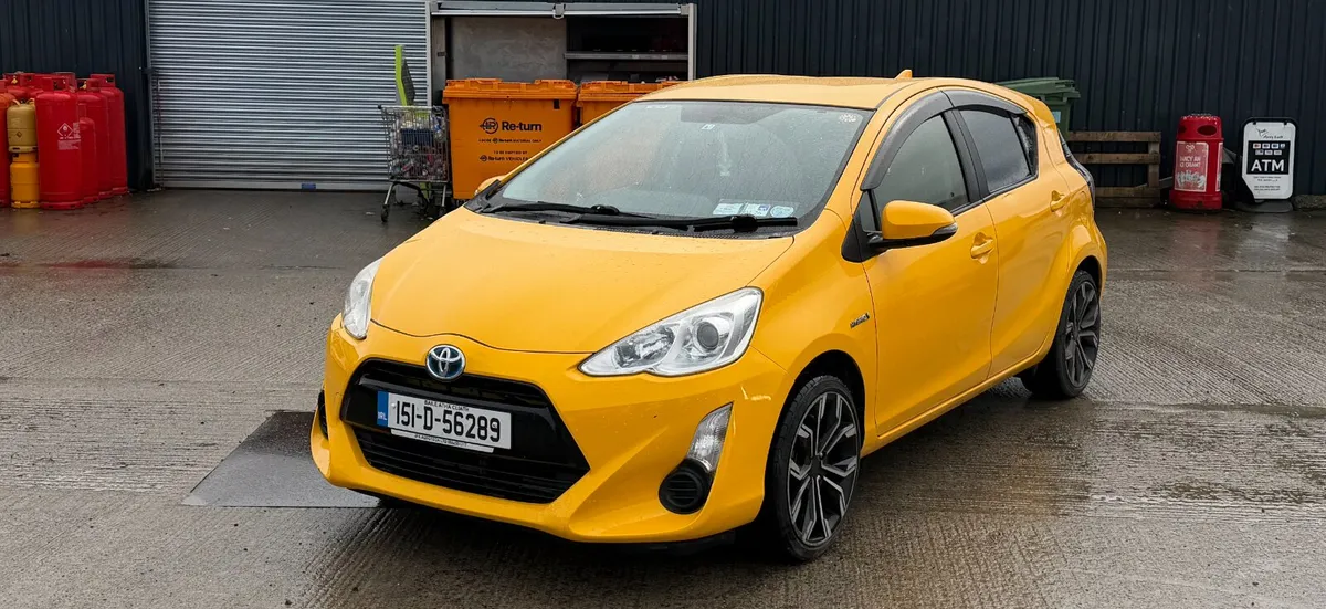 15 Toyota aqua 1.5 automatic - Image 2