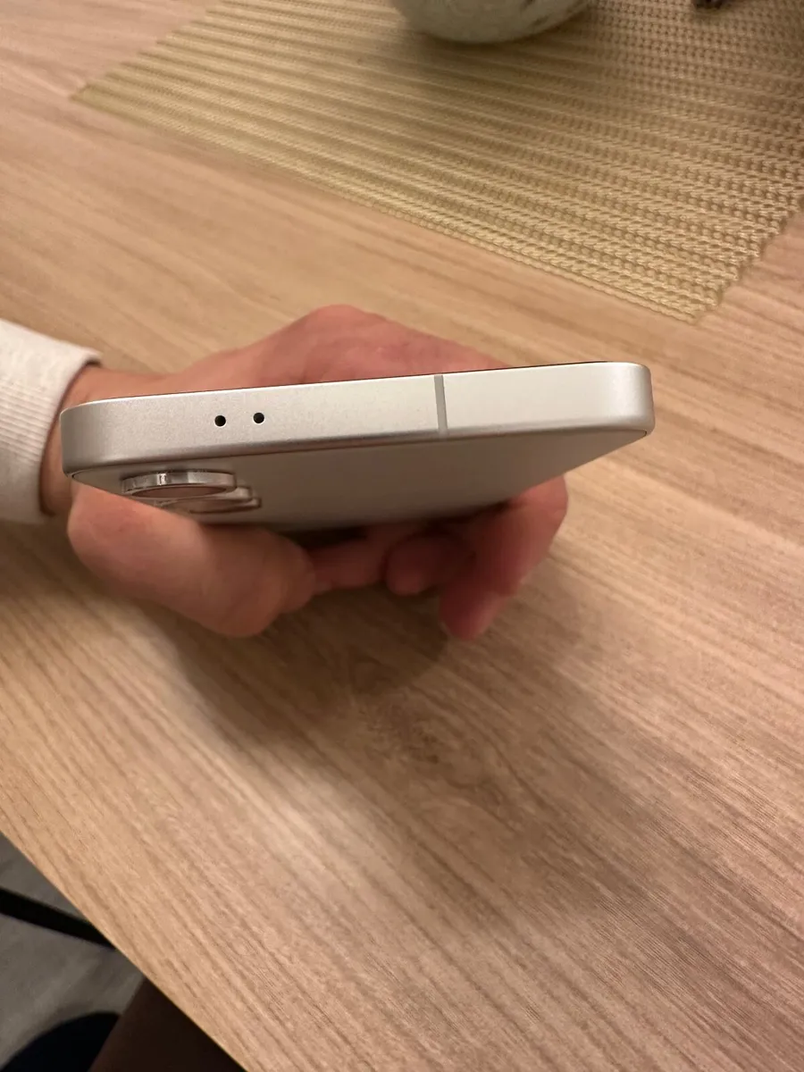 Samsung S24 - Image 3