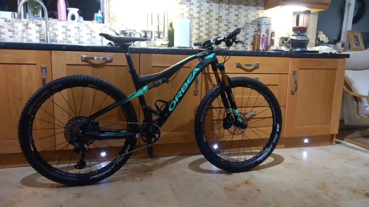 Mountain bicycle - Image 1