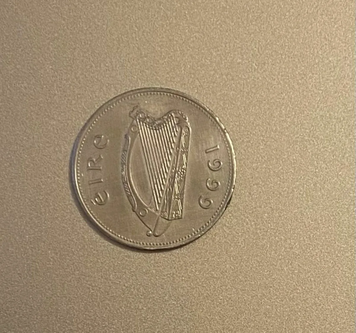 £1, Irish Red deer coin from 1999, Free Post - Image 4