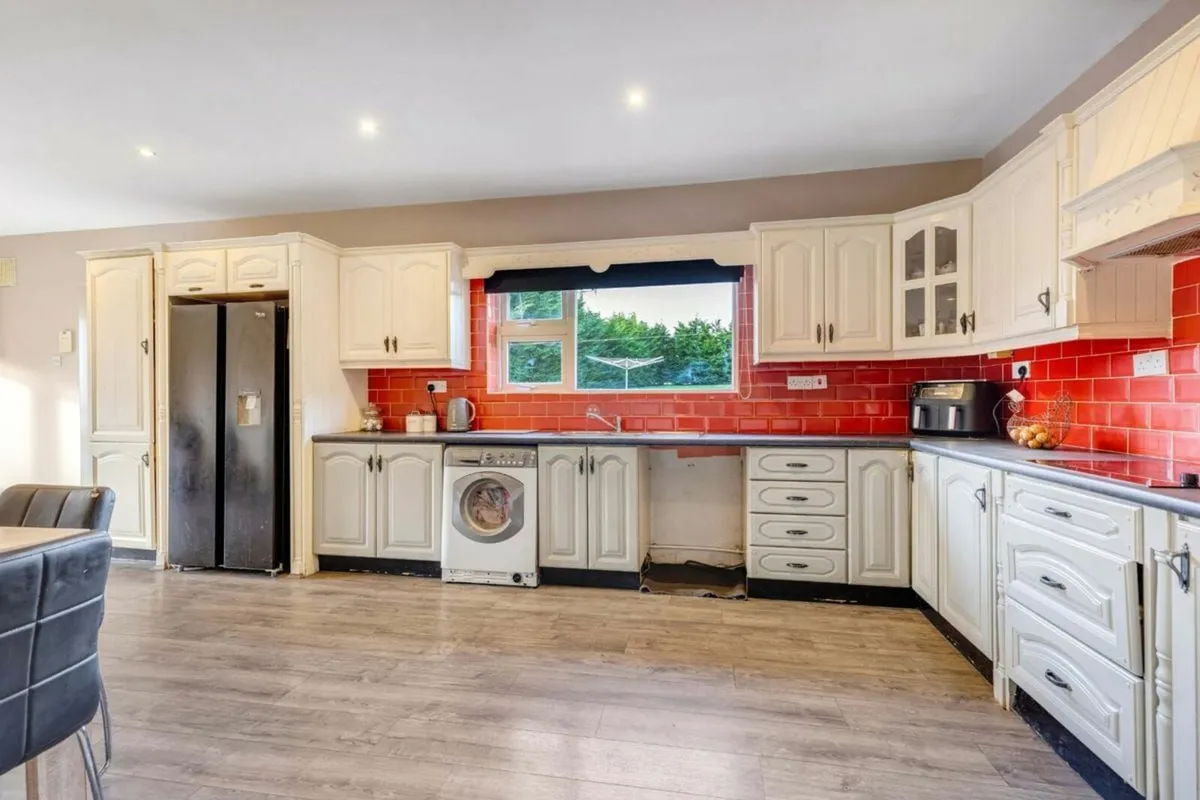 Kitchen Units - Image 1