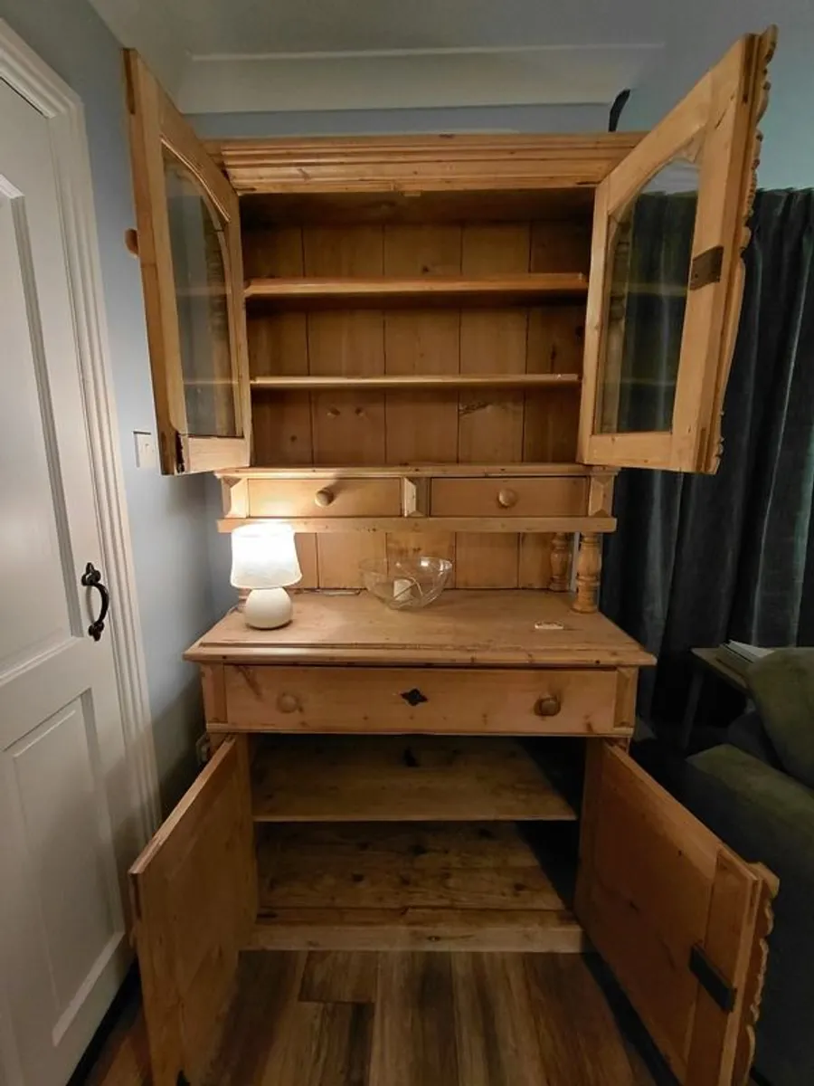 Wooden dresser - Image 1