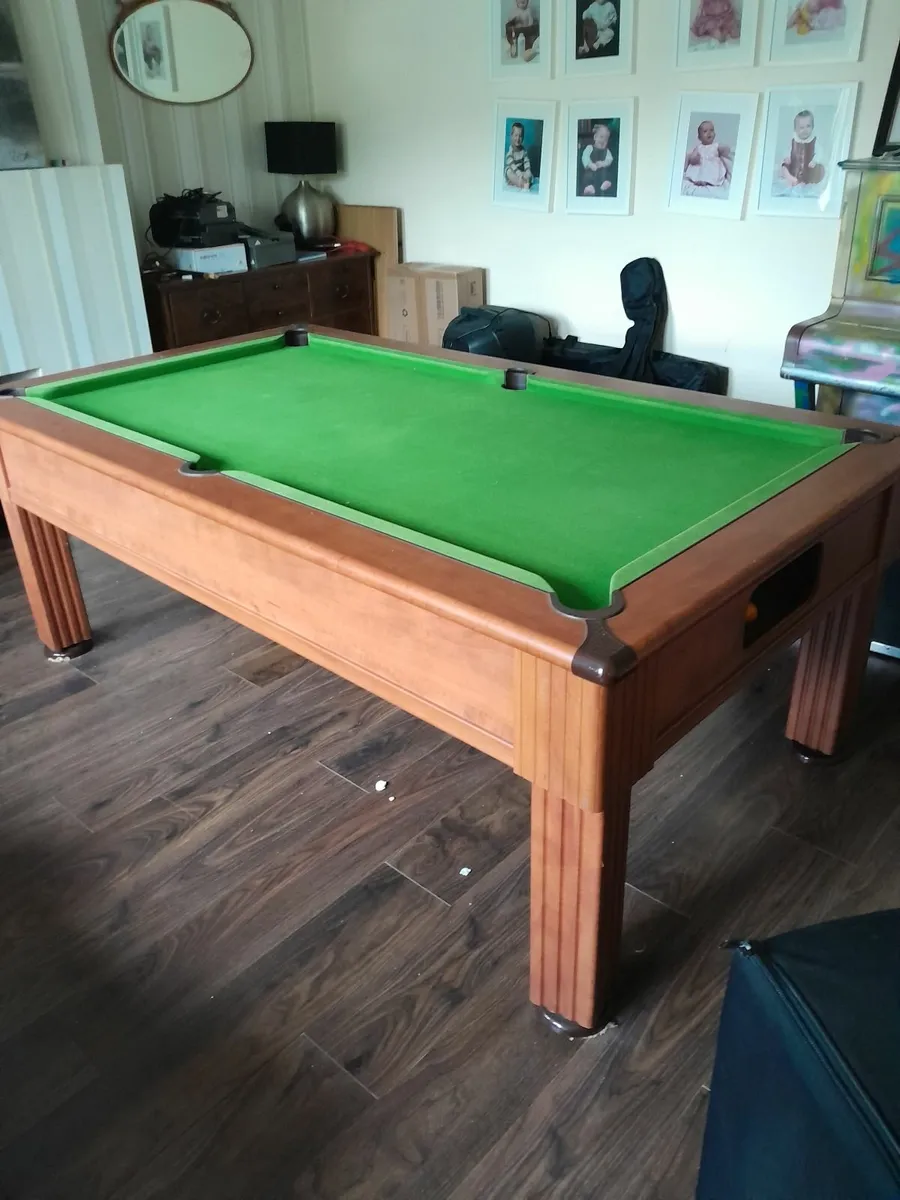 Pool table - Image 1