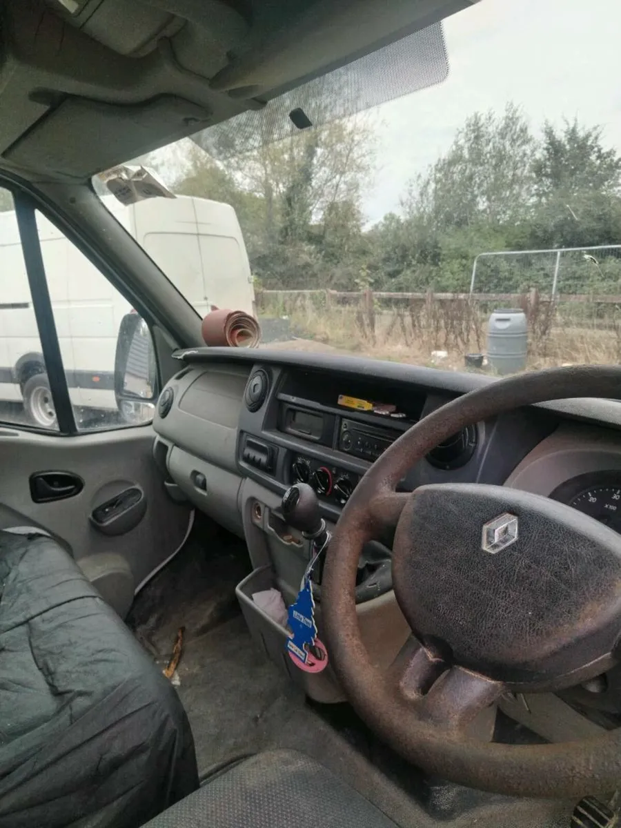 Renault master with failed sheet - Image 4