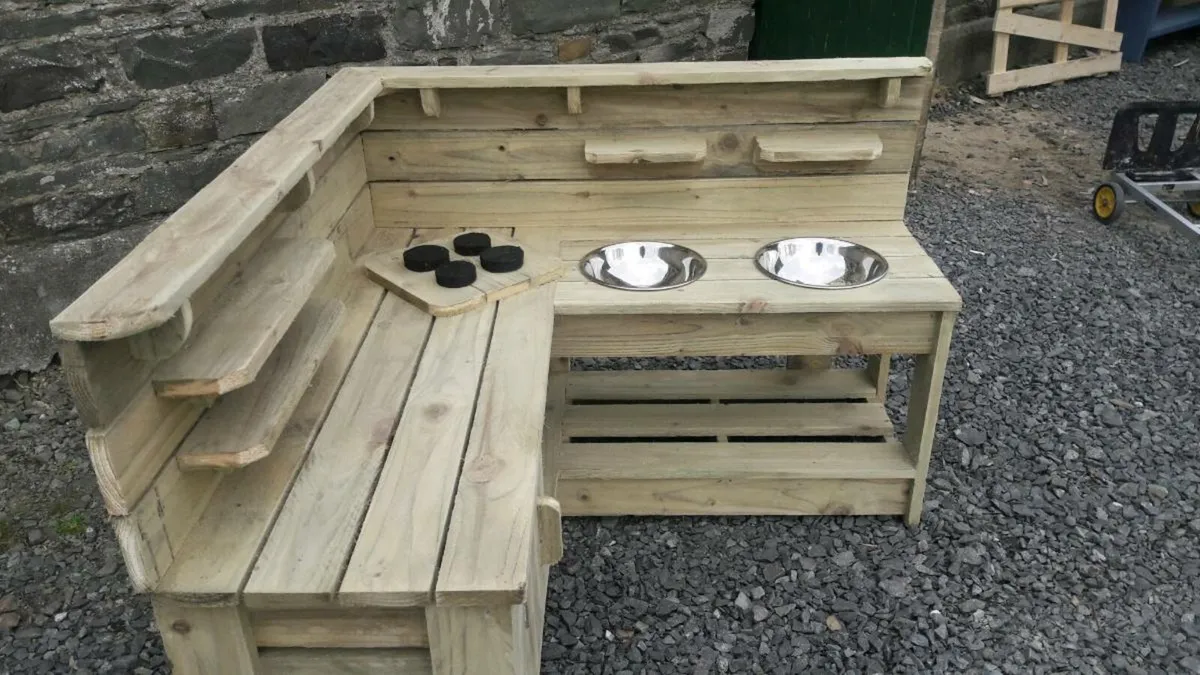 Handmade kids mud kitchen - Image 4