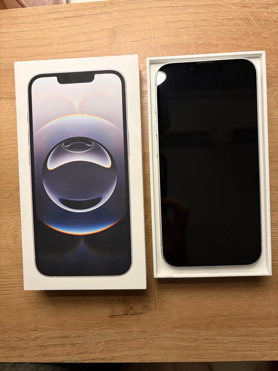 iPhone 16e - Image 3