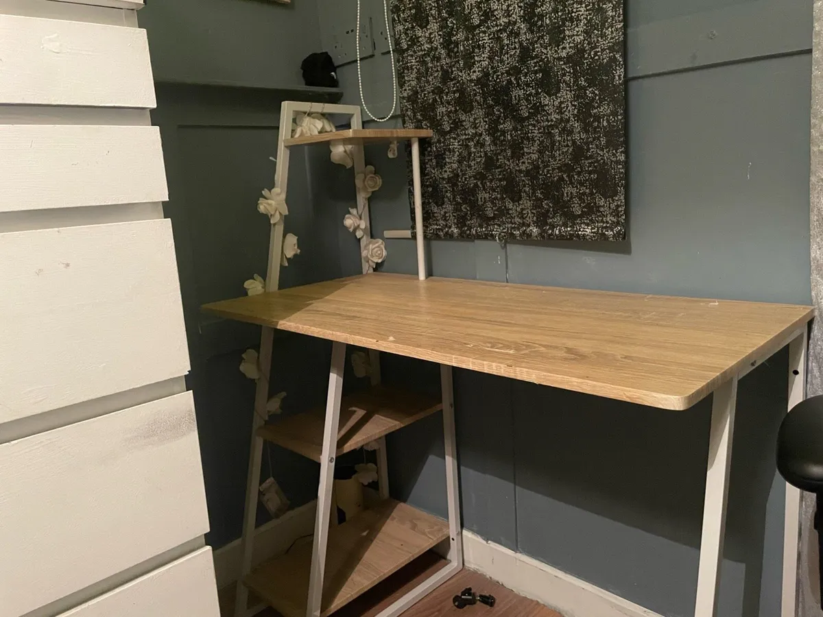 Desk - Image 4