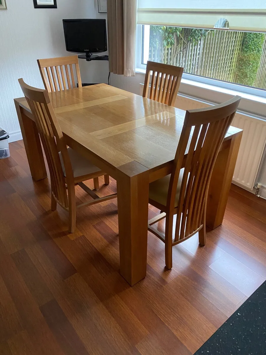 Solid oak dining table and 4 chairs - Image 2