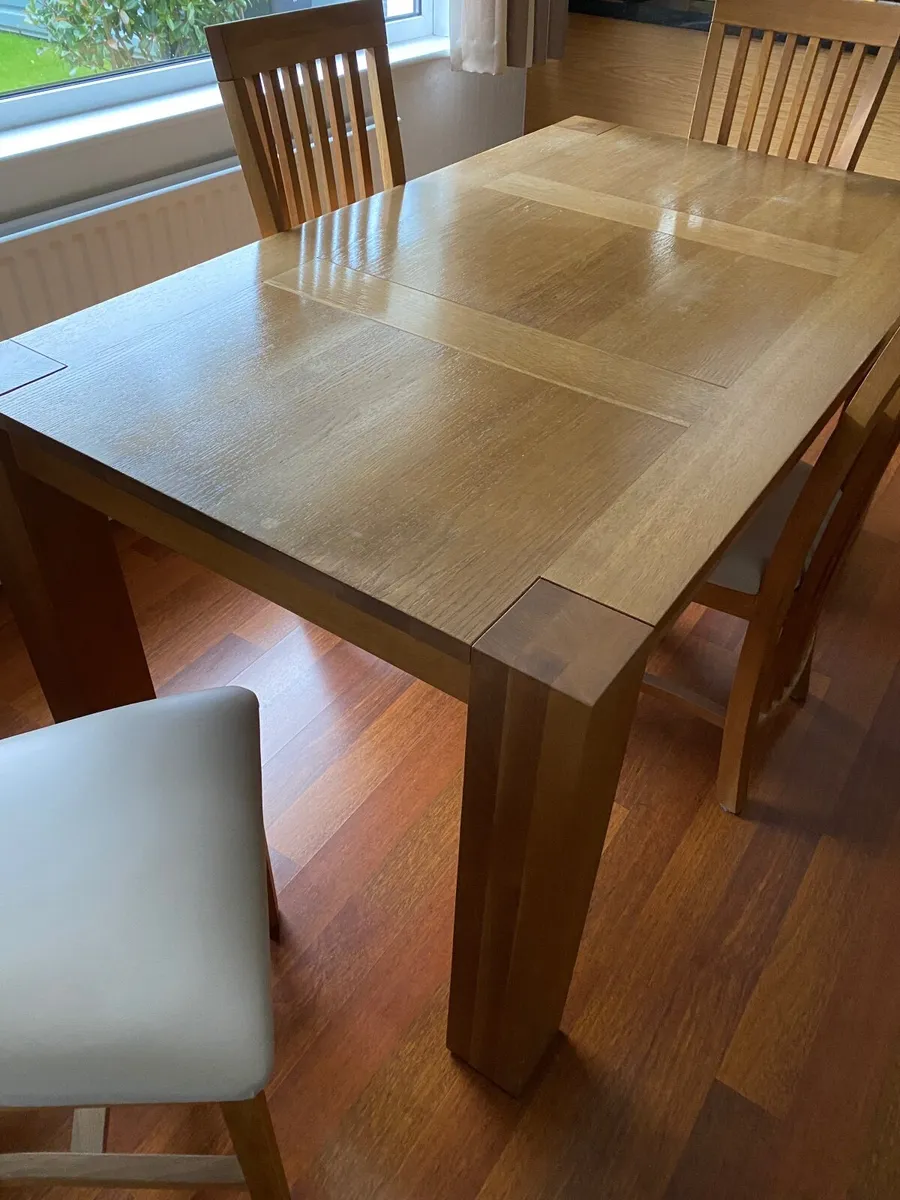Solid oak dining table and 4 chairs - Image 3